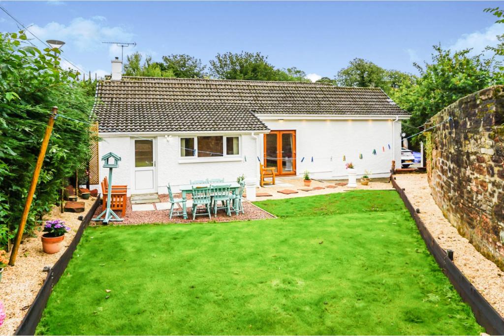 3 bedroom detached bungalow for sale in Knowe, Mauchline, KA5