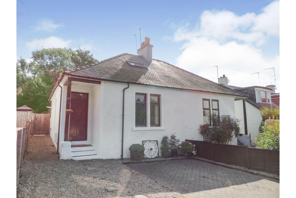 2 bedroom cottage for sale in Burnfield Cottages, Thornliebank, Glasgow