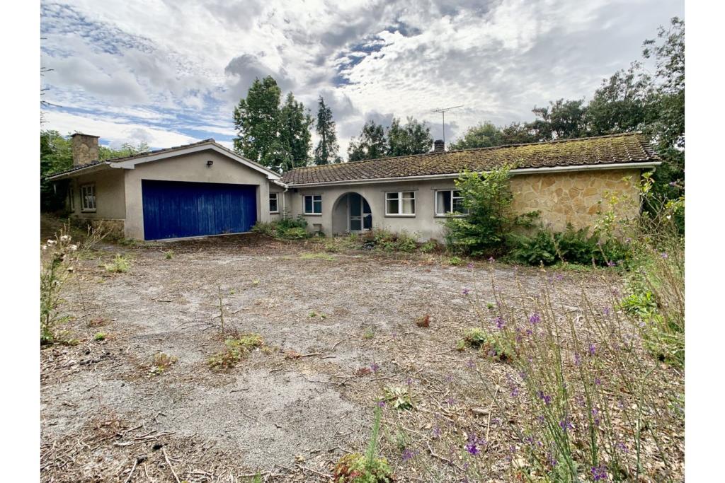 3 bedroom detached bungalow for sale in Blounts Court House, Potterne, SN10