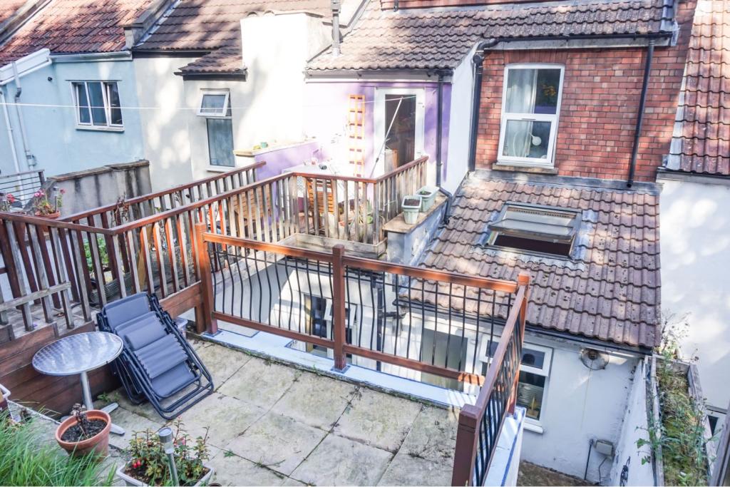 2 bedroom flat for sale in Bath Road, Arnos Vale, BS4