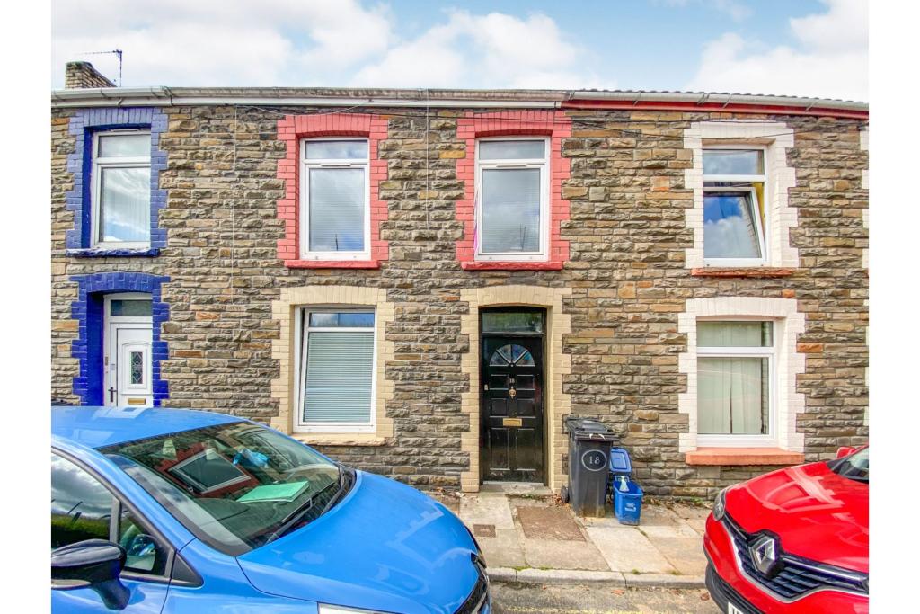 3 bedroom terraced house for sale in Mary Street, Treharris, CF46