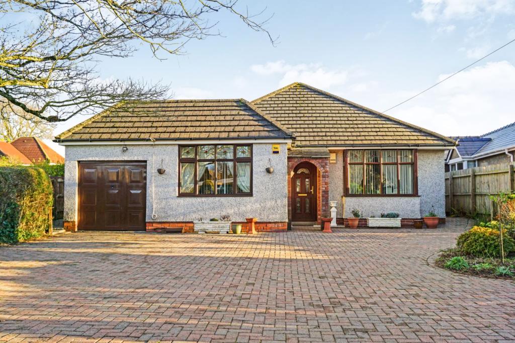 3 bedroom detached bungalow for sale in St. Mellons Road, St. Mellons, CF3