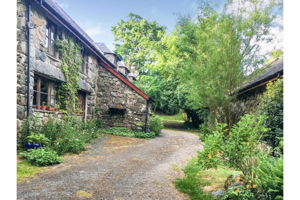 6 bedroom country house for sale in Nr Dolgellau, Gwynedd, LL40