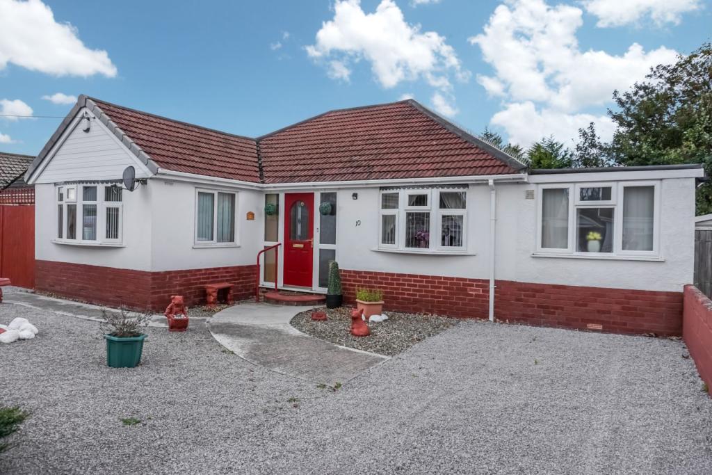 3 bedroom detached bungalow for sale in Bodelwyddan Avenue, Rhyl, LL18