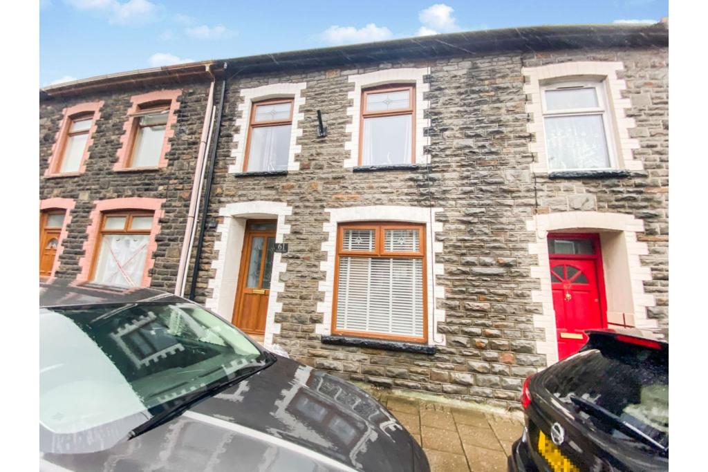 2 bedroom terraced house for sale in Llewellyn Street, Pontygwaith, CF43