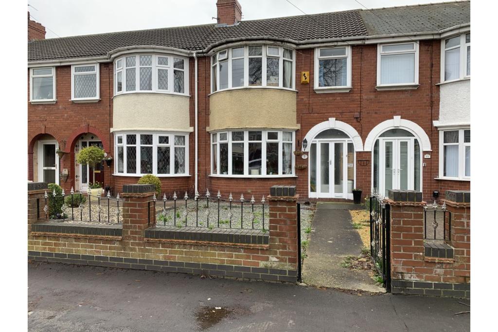 3 bedroom terraced house for sale in Sutton Road, Hull, HU6