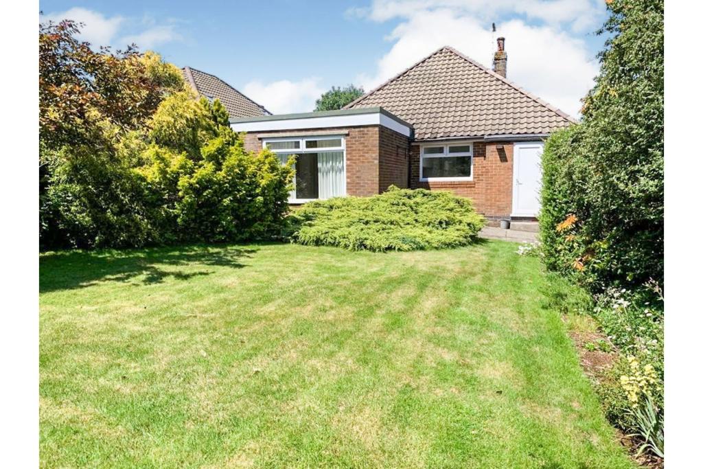 3 bedroom detached bungalow for sale in Blackbrook Drive, Sheffield, S10
