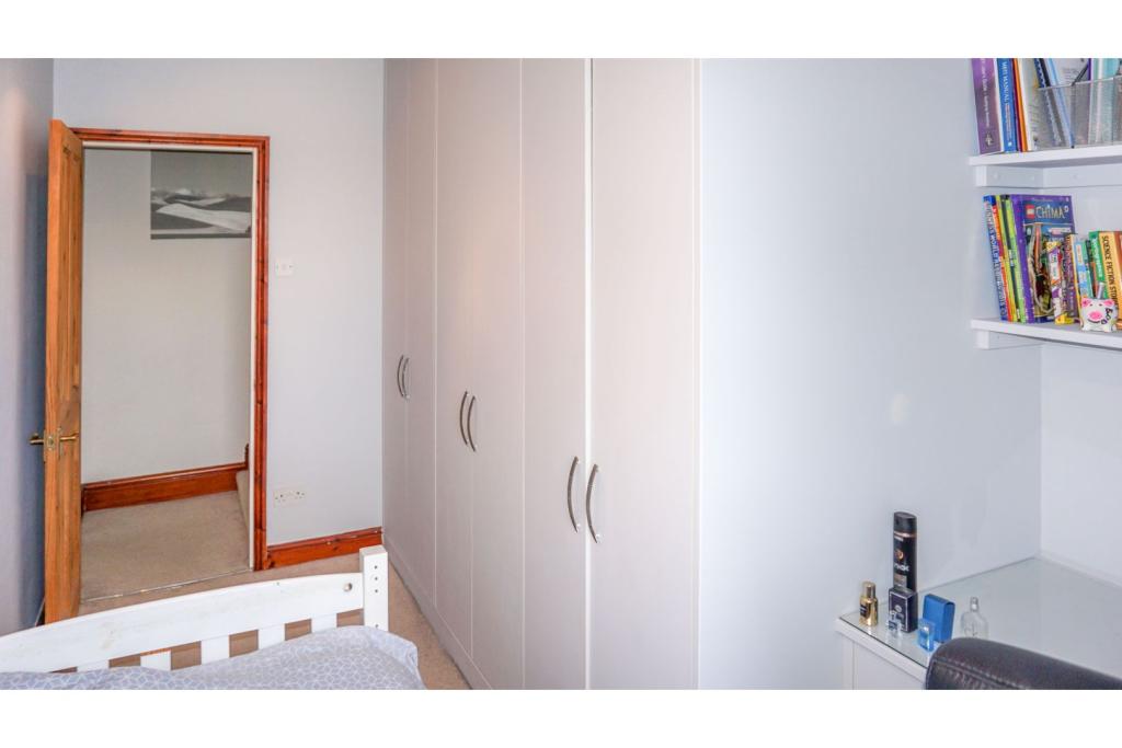 3 bedroom terraced house for sale in Shay Lane, Walton, Wakefield, WF2