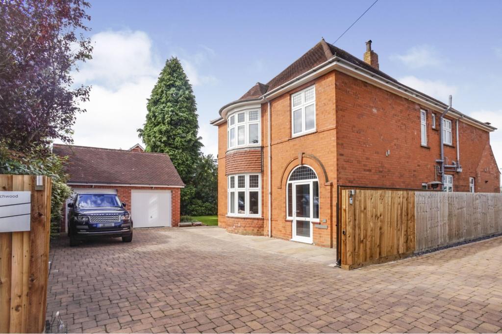 4 bedroom detached house for sale in Riseholme Road, Lincoln, LN1