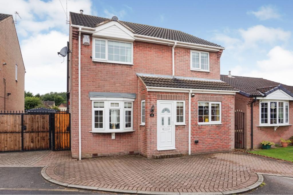 4 bedroom detached house for sale in Broadwater Drive, Dunscroft