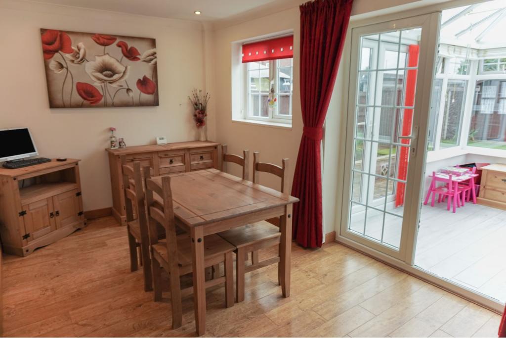 4 bedroom detached house for sale in Broadwater Drive, Dunscroft