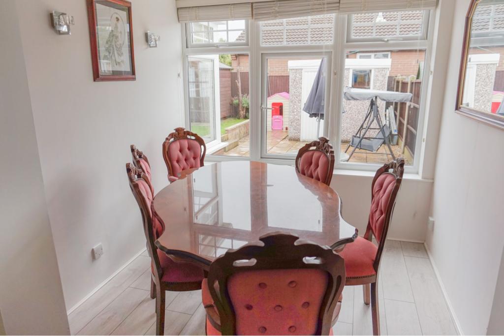 4 bedroom detached house for sale in Broadwater Drive, Dunscroft