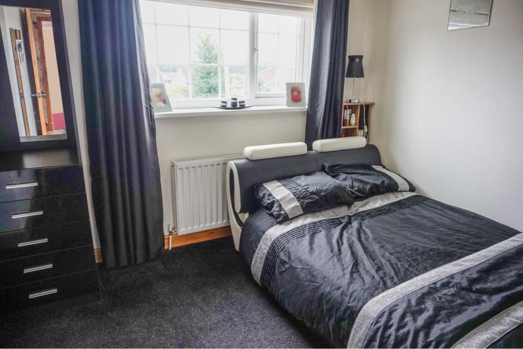 4 bedroom detached house for sale in Broadwater Drive, Dunscroft