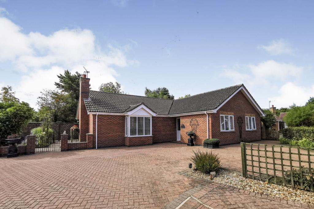 3 bedroom detached bungalow for sale in Tomlinson Close, Tattershall