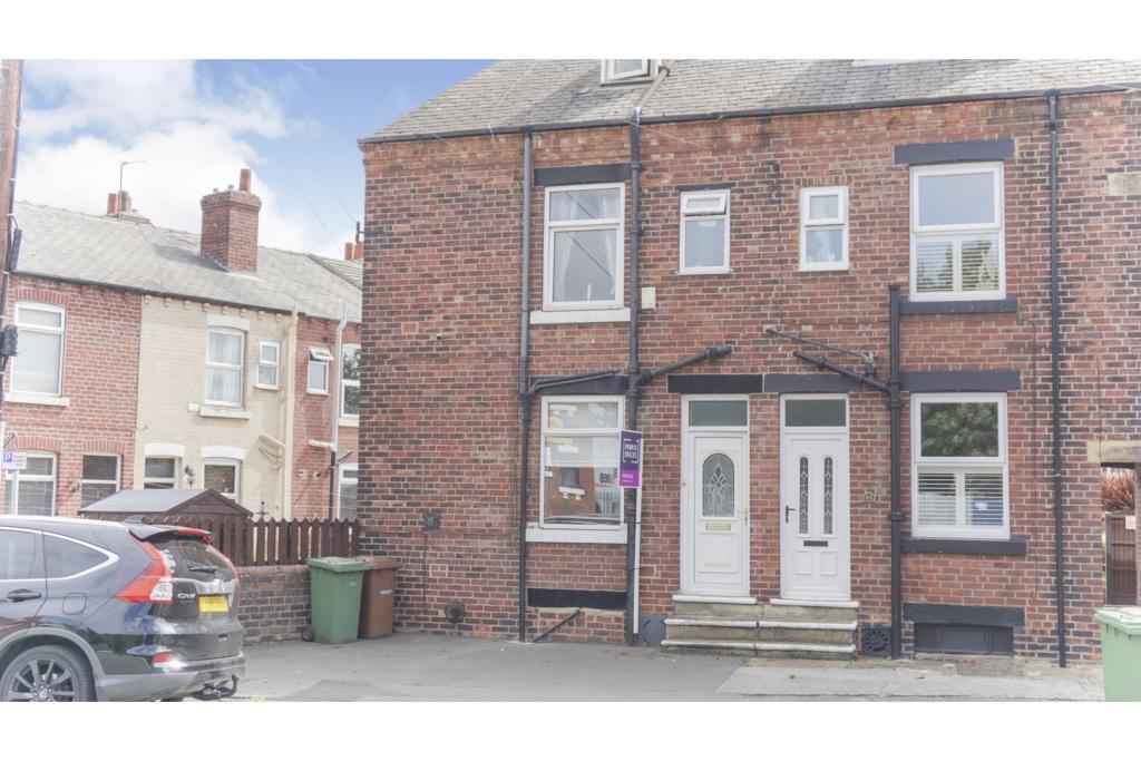 3 bedroom end of terrace house for sale in Thornes Lane, Wakefield, WF2