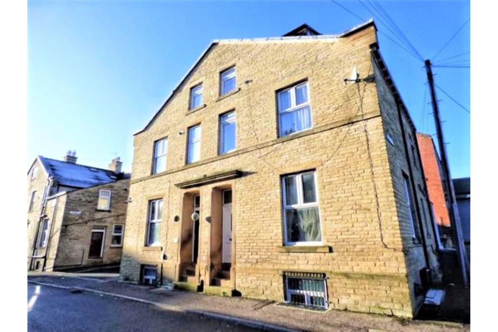 2 bedroom terraced house for sale in Francis Street, Halifax, HX1