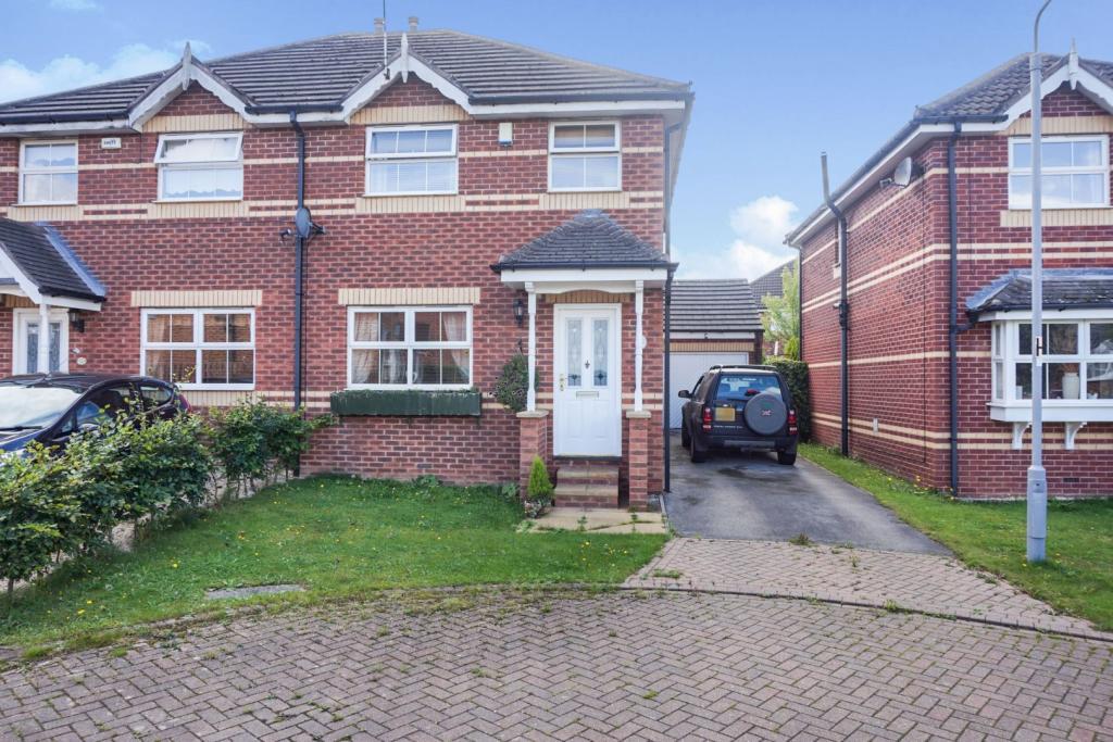 3 bedroom semidetached house for sale in Shire Close, Worksop, S81