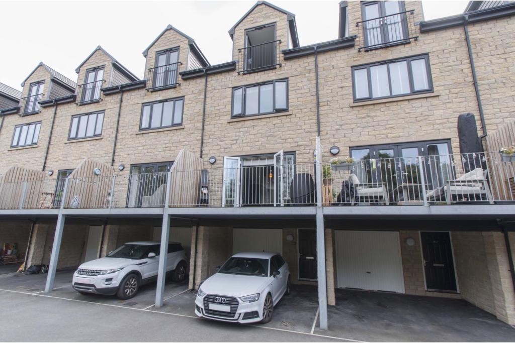 3 bedroom town house for sale in Manchester Road, Sheffield, S36