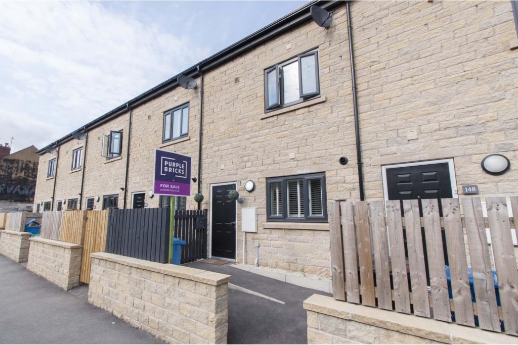 3 bedroom town house for sale in Manchester Road, Sheffield, S36