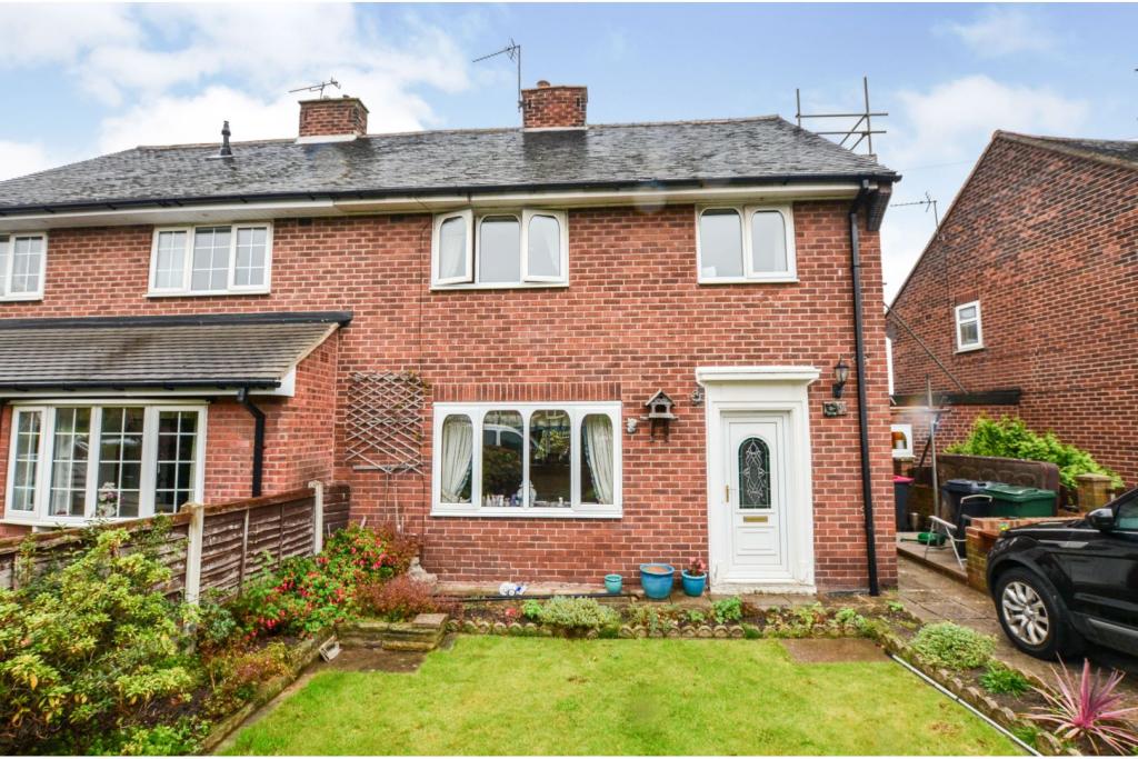 3 bedroom semidetached house for sale in High Hazel Crescent