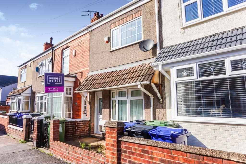 3 bedroom terraced house for sale in Columbia Road, Grimsby, DN32