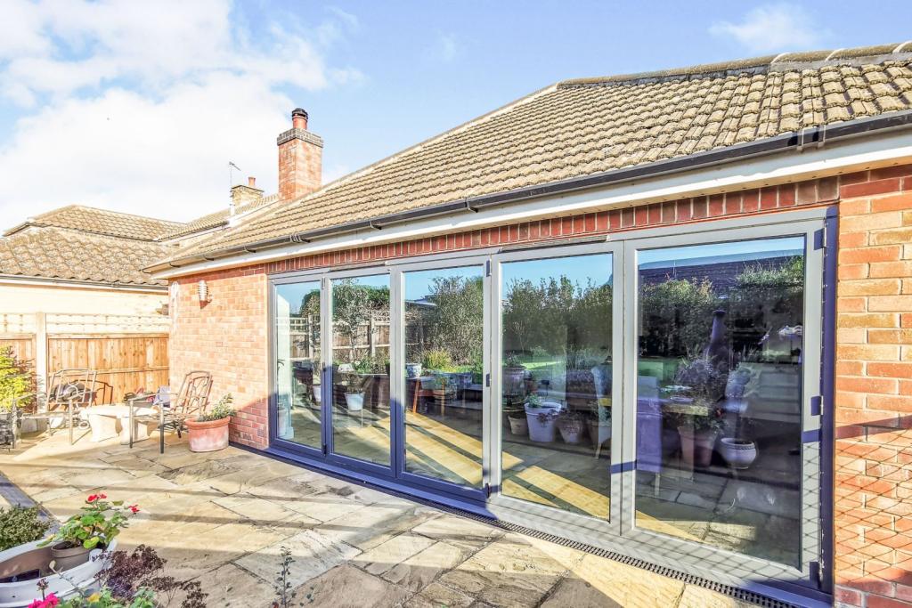 3 bedroom detached bungalow for sale in Dunston Road, Metheringham