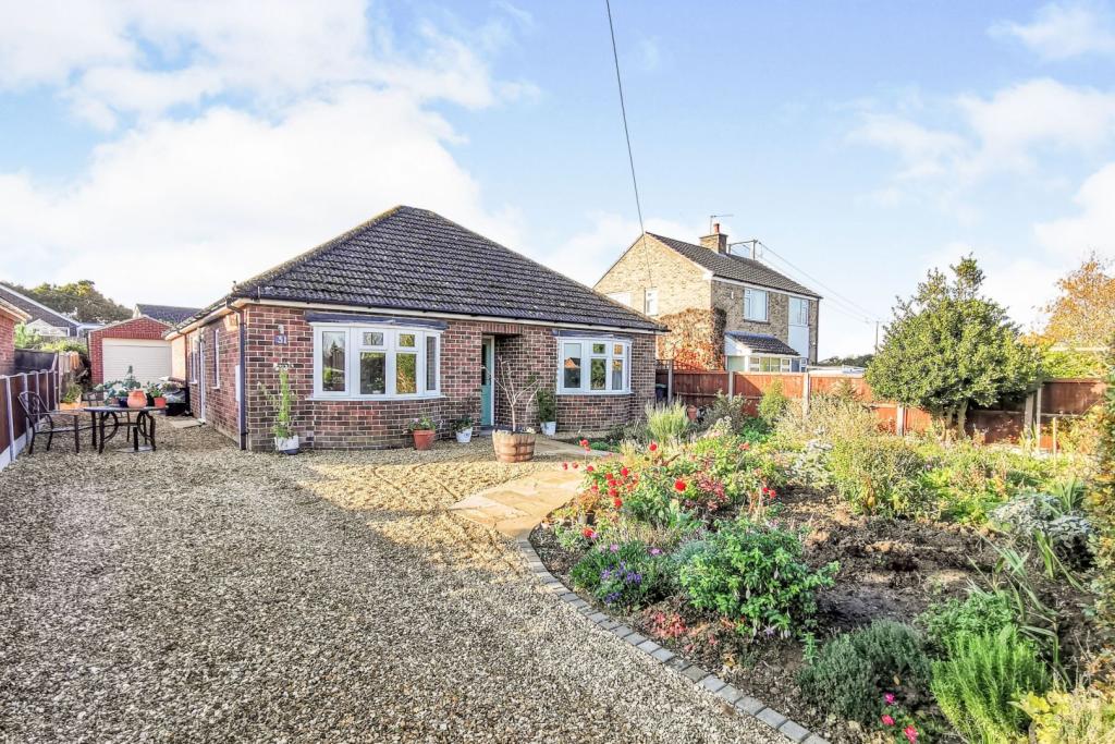 3 bedroom detached bungalow for sale in Dunston Road, Metheringham