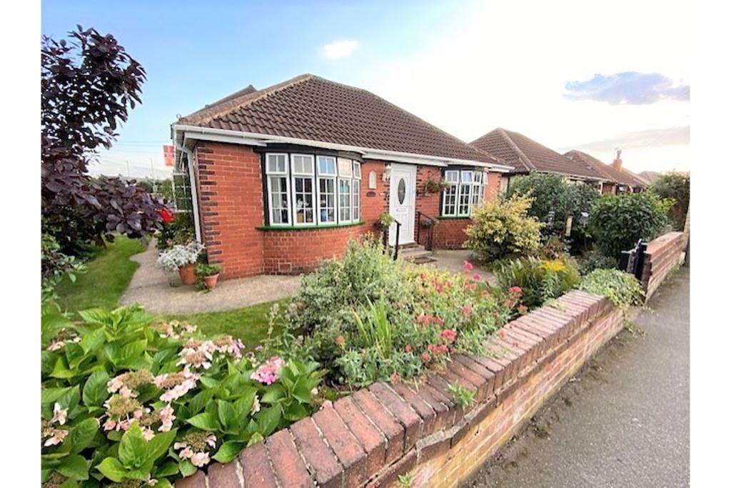 3 bedroom detached bungalow for sale in Alexandra Road, Harworth