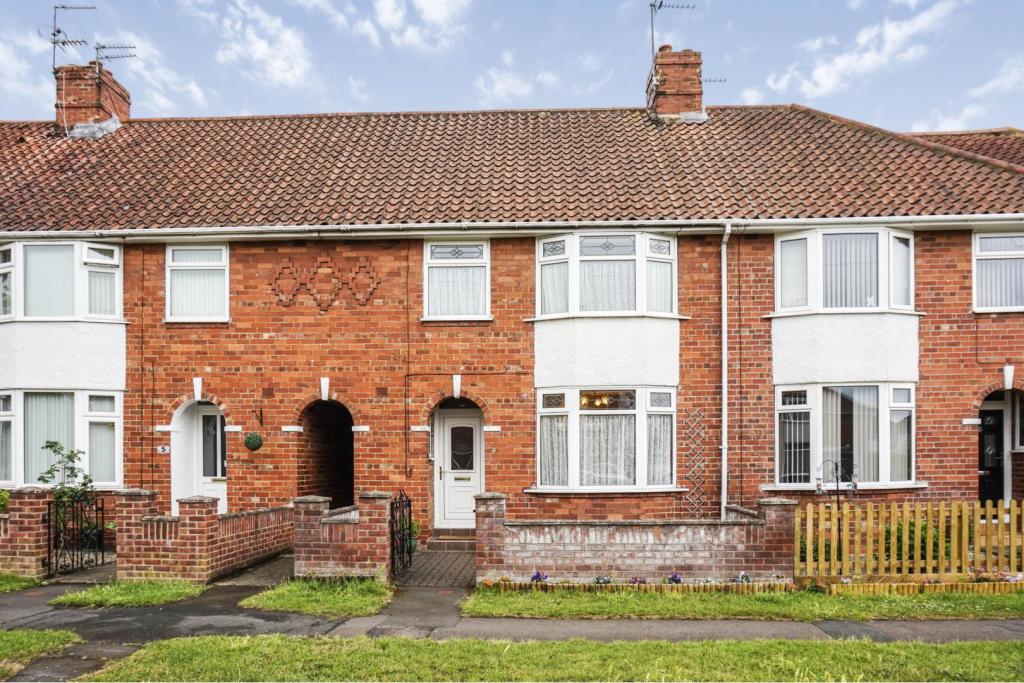 3 bedroom terraced house for sale in Wheatlands Grove, Off