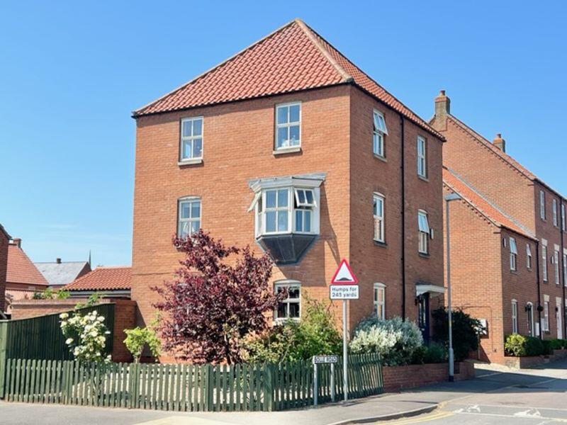 4 bedroom detached house for sale in Bolle Road, Louth, LN11