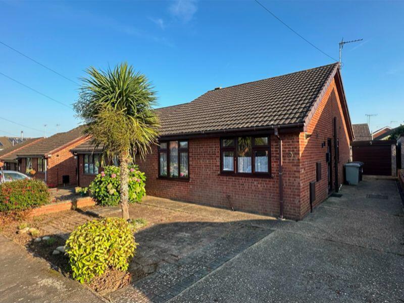 2 bedroom semidetached bungalow for sale in Buckingham Road, Louth, LN11
