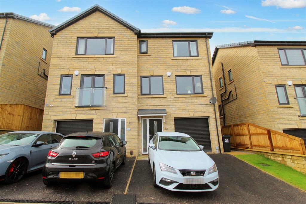 4 bedroom semidetached house for sale in Rosemeade Court, Almondbury