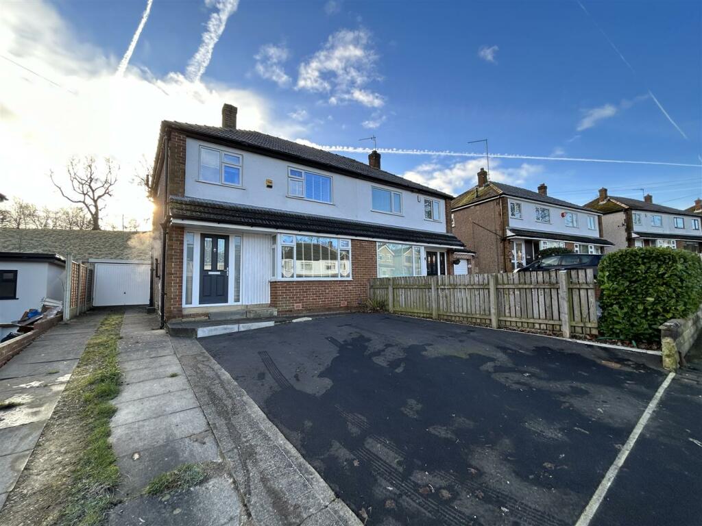 3 bedroom semidetached house for sale in Southfield Road, Almondbury