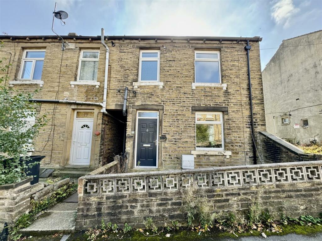 Main image of property: Hawthorne Terrace, Crosland Moor, HD4 5RP