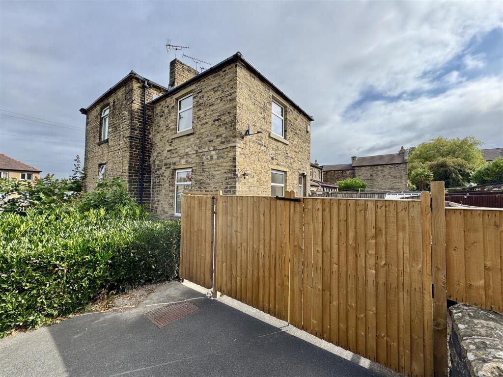 Main image of property: Wakefield Road, Dalton, Huddersfield, HD5 8PU