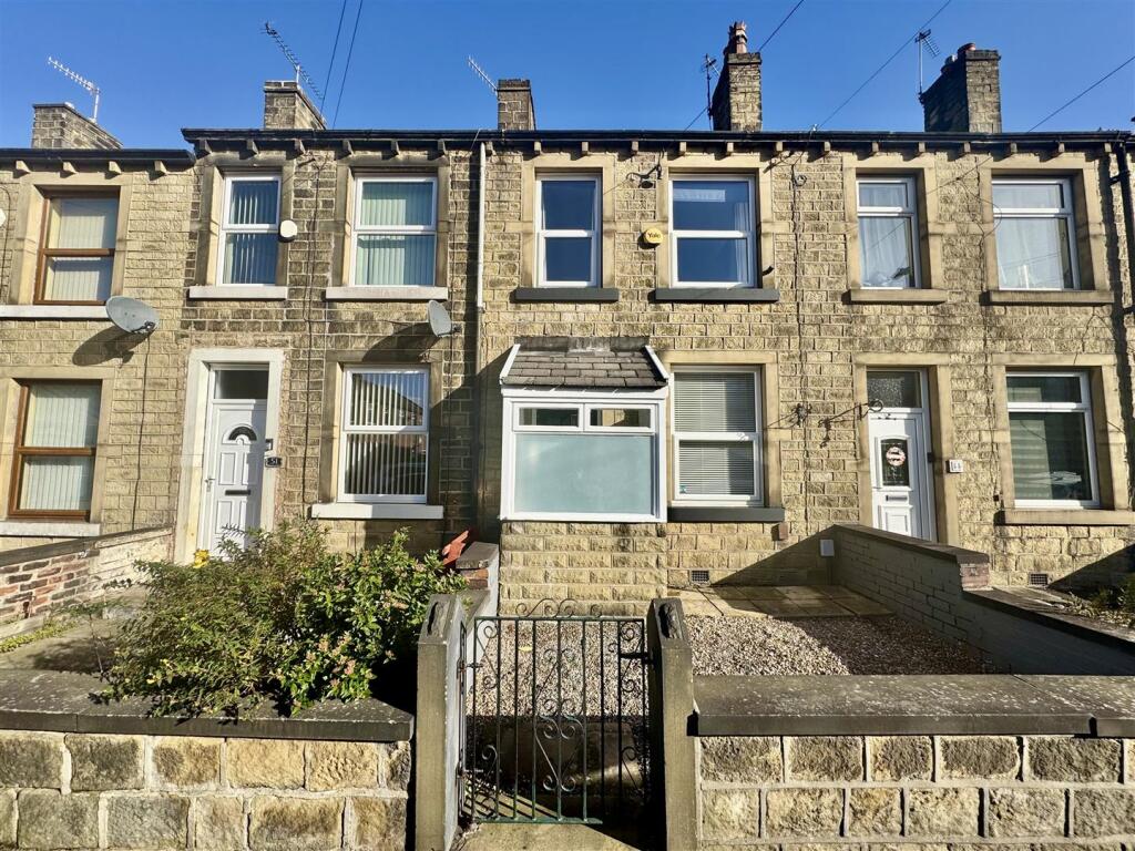 Main image of property: Senior Street, Moldgreen, Huddersfield, HD5 8BW