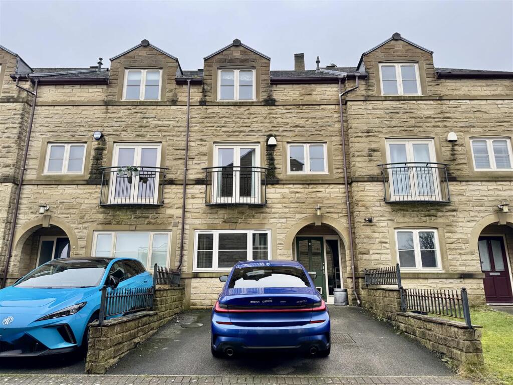 Main image of property: Thorpe Grange Gardens, Almondbury, Huddersfield, HD5 8BY