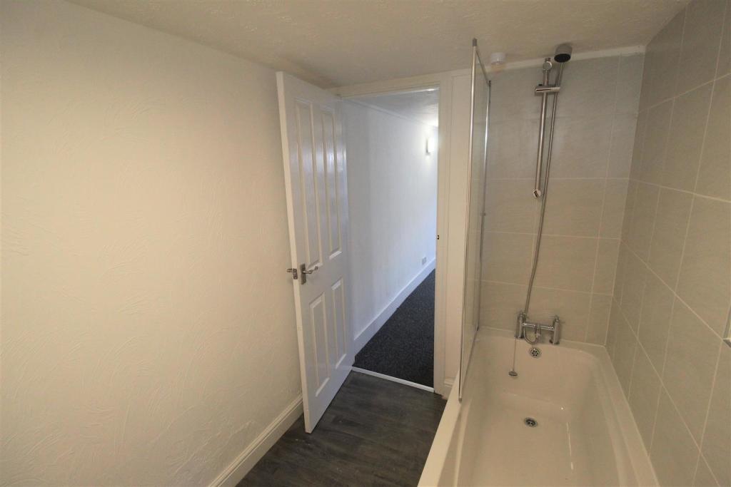 5 bedroom terraced house for sale in Wakefield Road, Waterloo