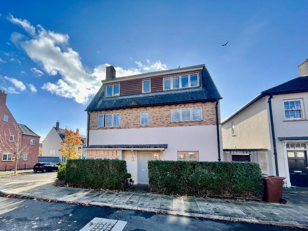 4 bedroom detached house for sale in Scribers Drive, Upton, NN5