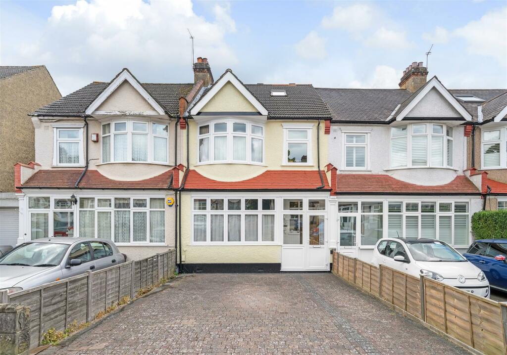4 bedroom terraced house for sale in Chesham Road, Penge, SE20