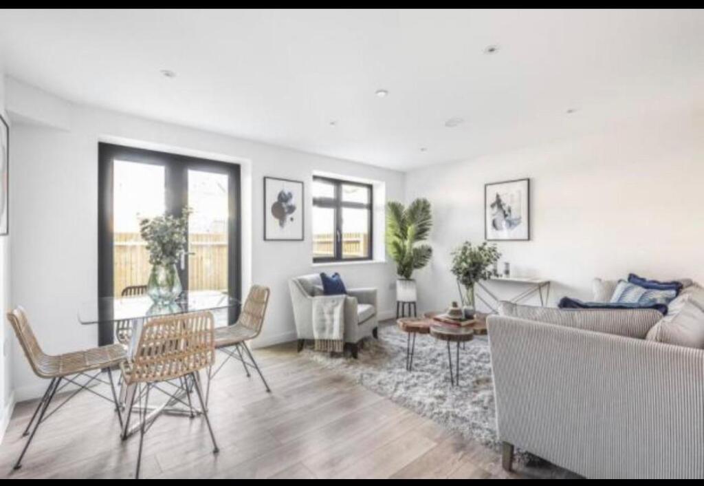 Main image of property: Lower Kings Court, Kingswood Road, Penge, SE20