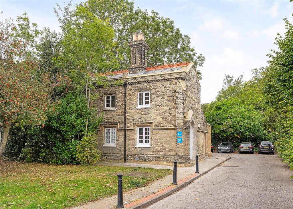 Main image of property: Royal Waterman Square, Penge, SE20