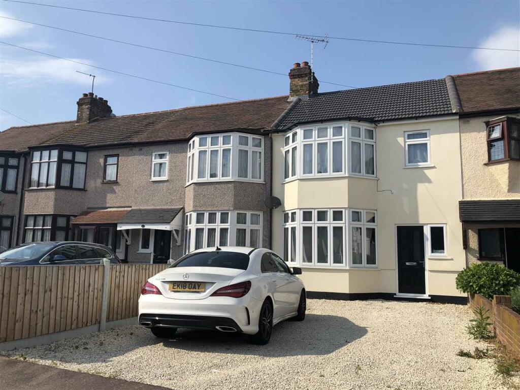 4 bedroom terraced house for rent in Gorseway, Romford, RM7