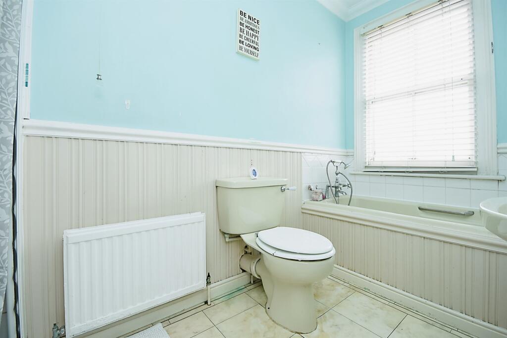 4 bedroom semidetached house for sale in Robin Hood Road, Brentwood, CM15