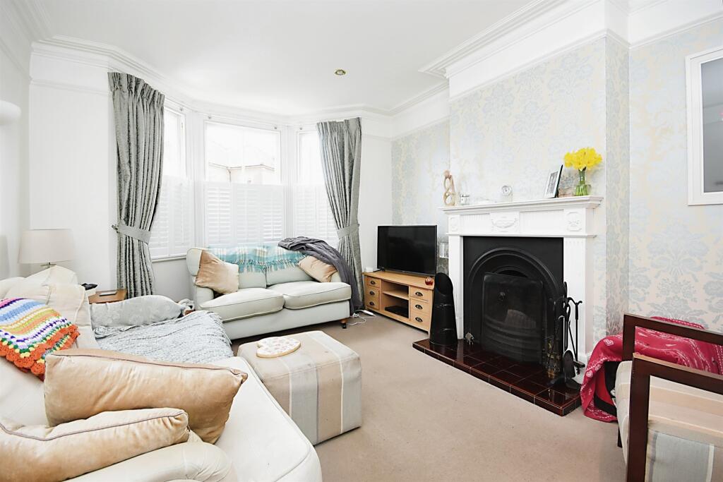 4 bedroom semidetached house for sale in Robin Hood Road, Brentwood, CM15