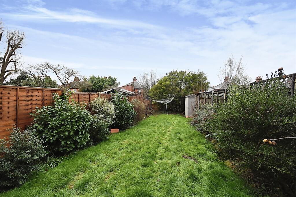 4 bedroom semidetached house for sale in Robin Hood Road, Brentwood, CM15