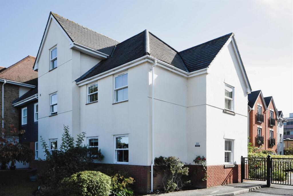 2 bedroom retirement property for sale in Stock Road, Billericay, CM12