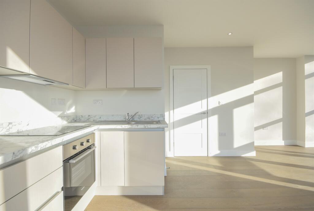 2 bedroom apartment for sale in Regent House, Hubert Road, Brentwood, CM14