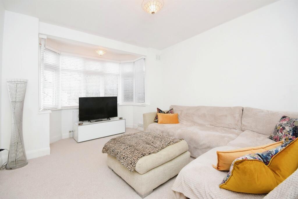 4 bedroom semi-detached house for sale in Hogarth Avenue, Brentwood, CM15