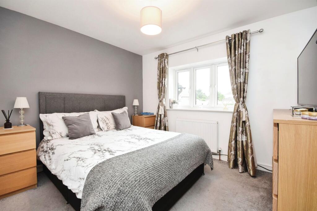 Additional property image - Danes Way, Pilgrims Hatch, Brentwood